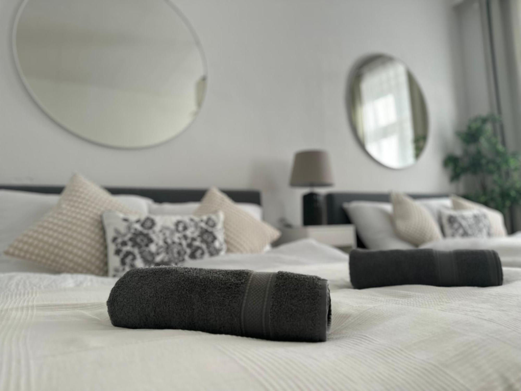 Spacious Apartment, 3 Min To U1 Reumannplatz Viena Exterior foto